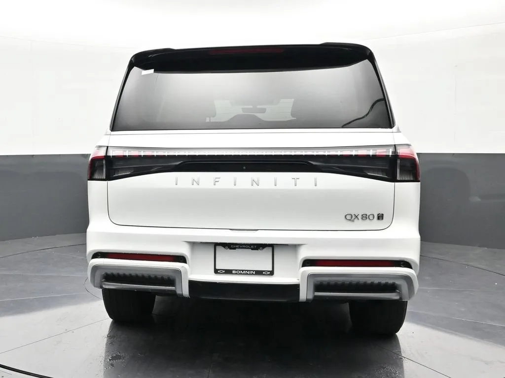 2025 INFINITI QX80 PURE AWD photo 4