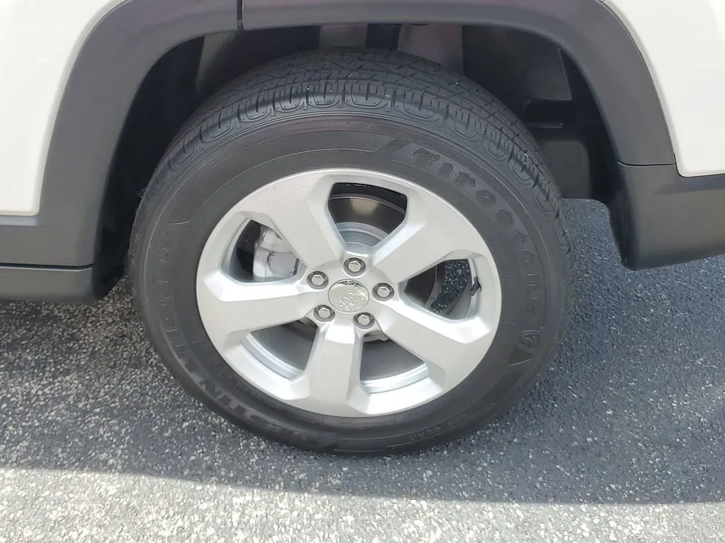 2019 Jeep Compass Latitude 4x4 photo 5