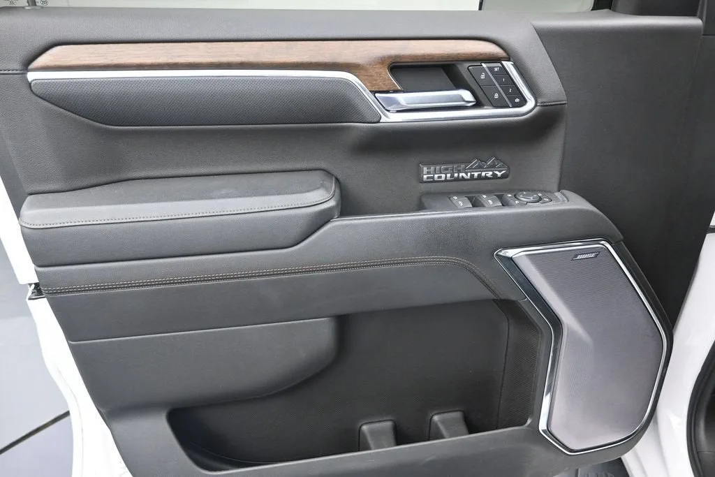 2023 Chevrolet Silverado 1500 High Country photo 11