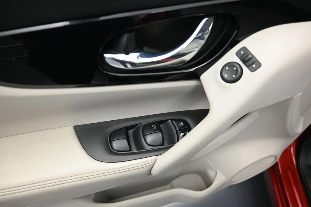 2021 Nissan Rogue Sport SL photo 10