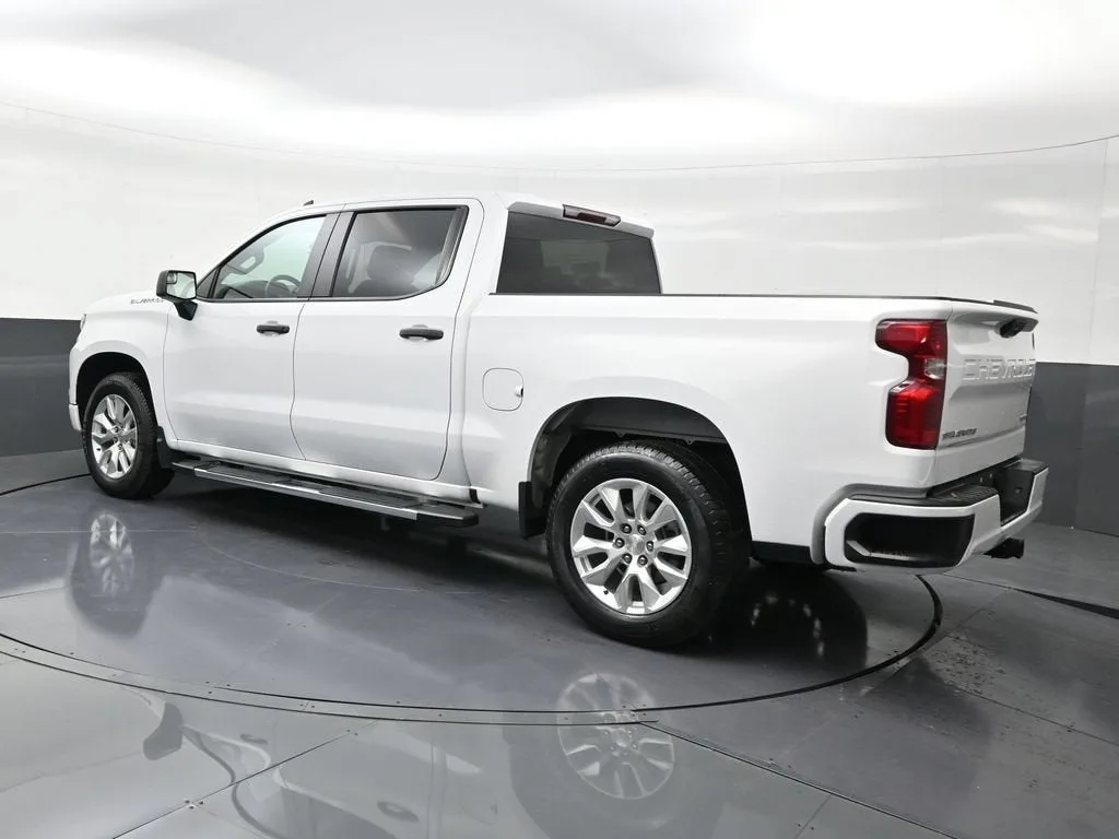 2024 Chevrolet Silverado 1500 Custom photo 3
