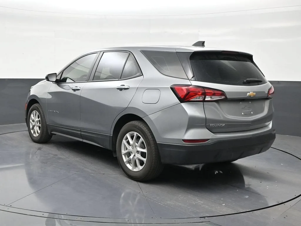 2024 Chevrolet Equinox LS photo 3