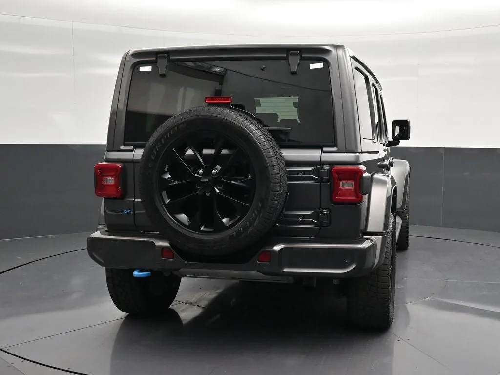2021 Jeep Wrangler Unlimited Sahara 4xe photo 2