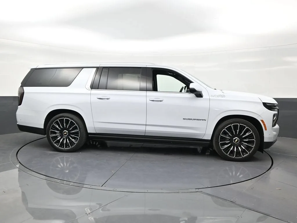 2026 Chevrolet Suburban High Country photo 6