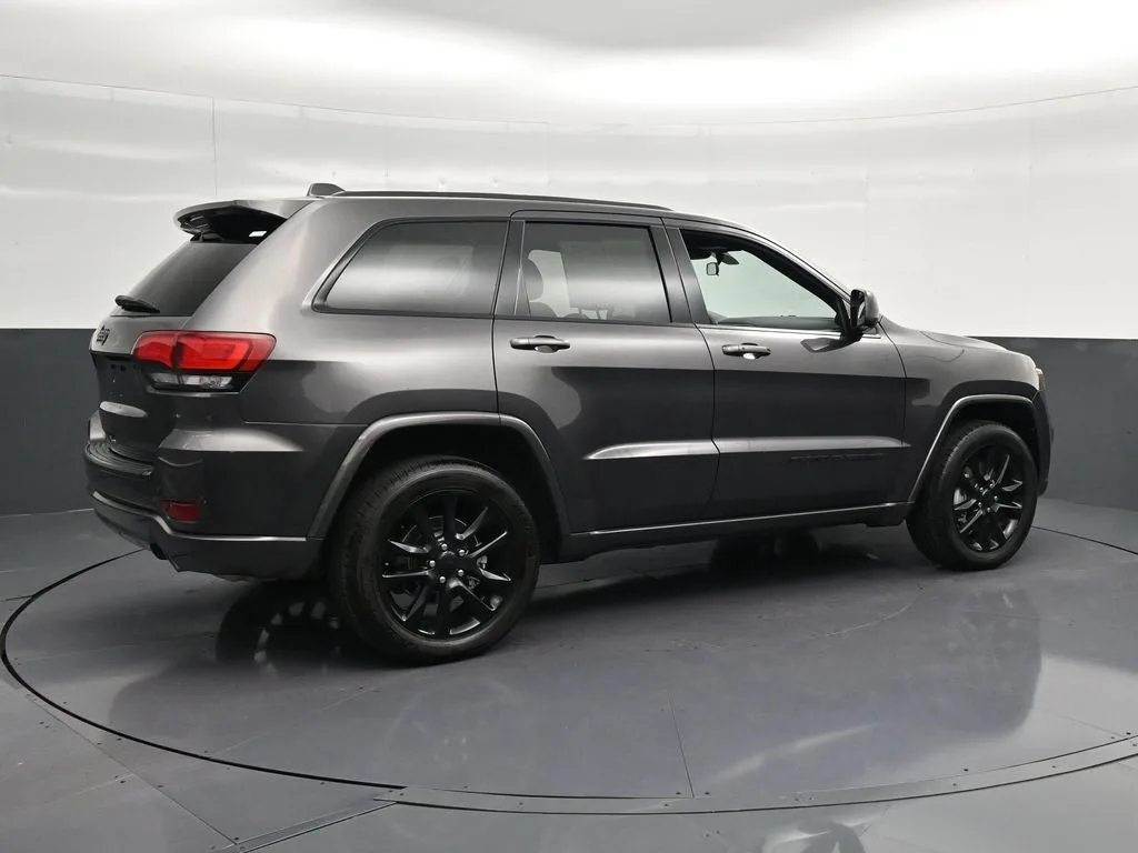 2021 Jeep Grand Cherokee Laredo X photo 3