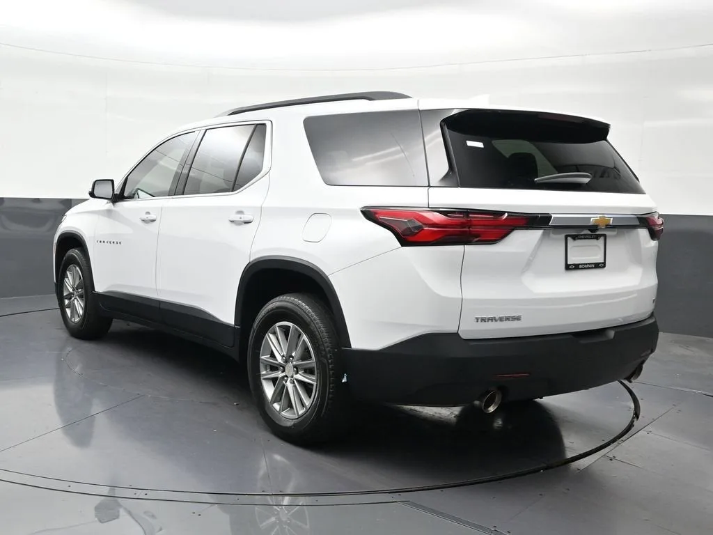 2023 Chevrolet Traverse LT Cloth photo 3
