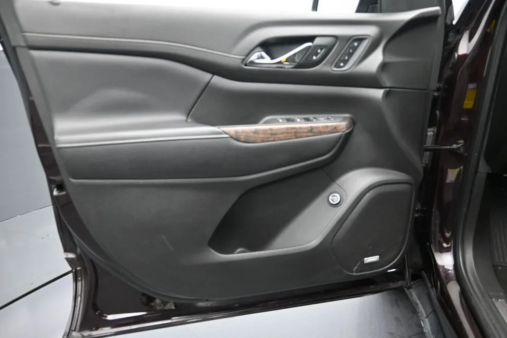 2020 GMC Acadia Denali photo 12