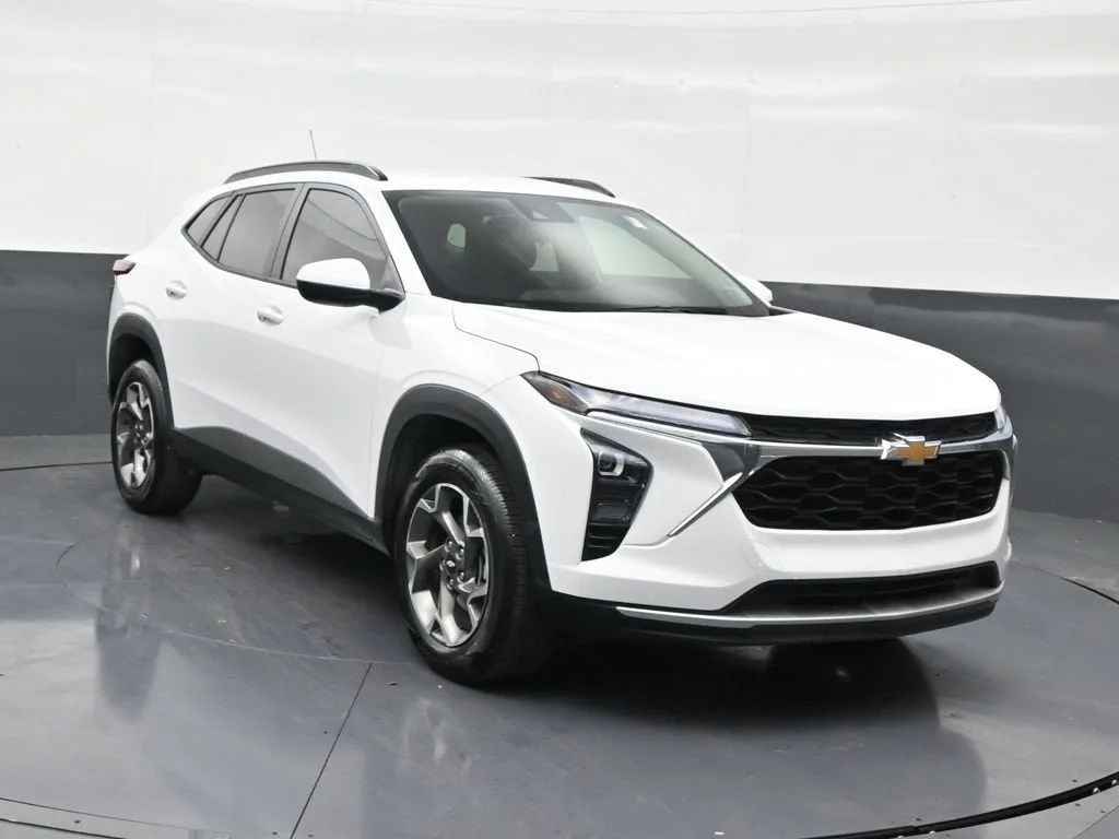 2024 Chevrolet Trax LT photo 7