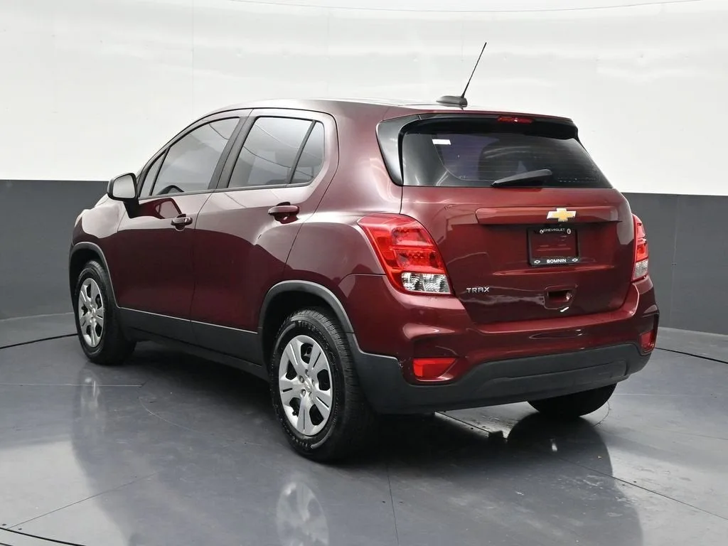 2017 Chevrolet Trax LS photo 3