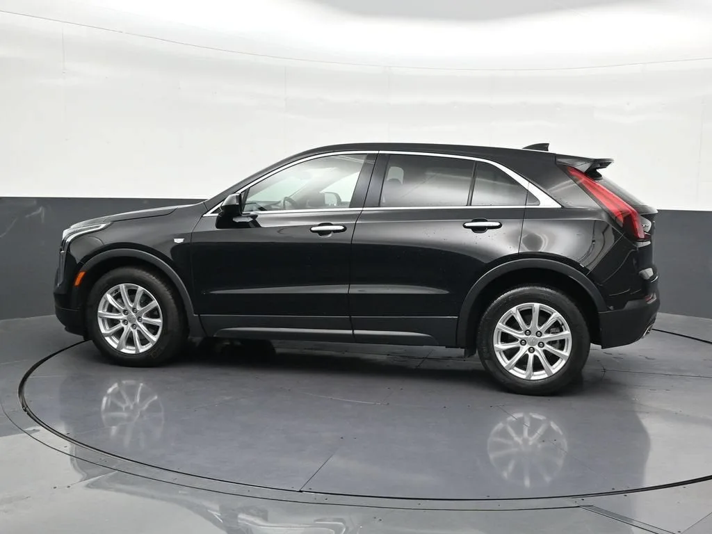 2023 Cadillac XT4 Luxury photo 2