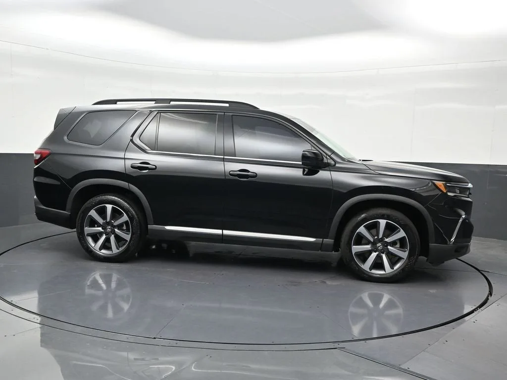 2023 Honda Pilot AWD Touring photo 6
