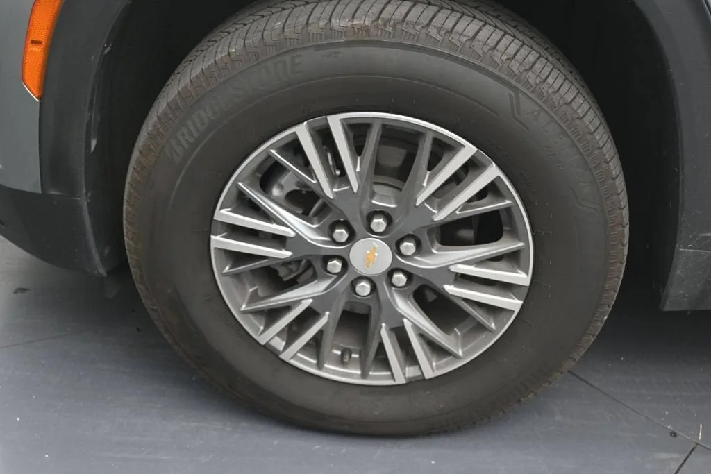 2026 Chevrolet Traverse LT photo 9