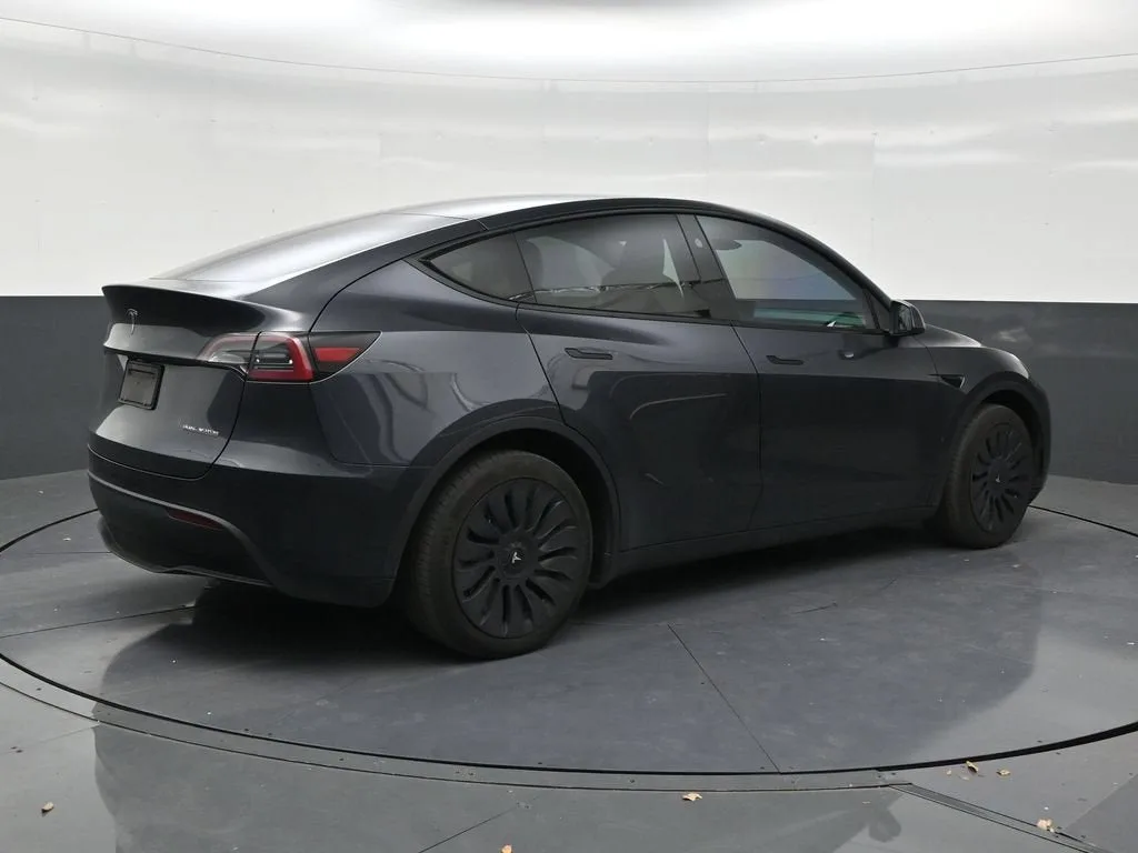2024 Tesla Model Y Long Range photo 5
