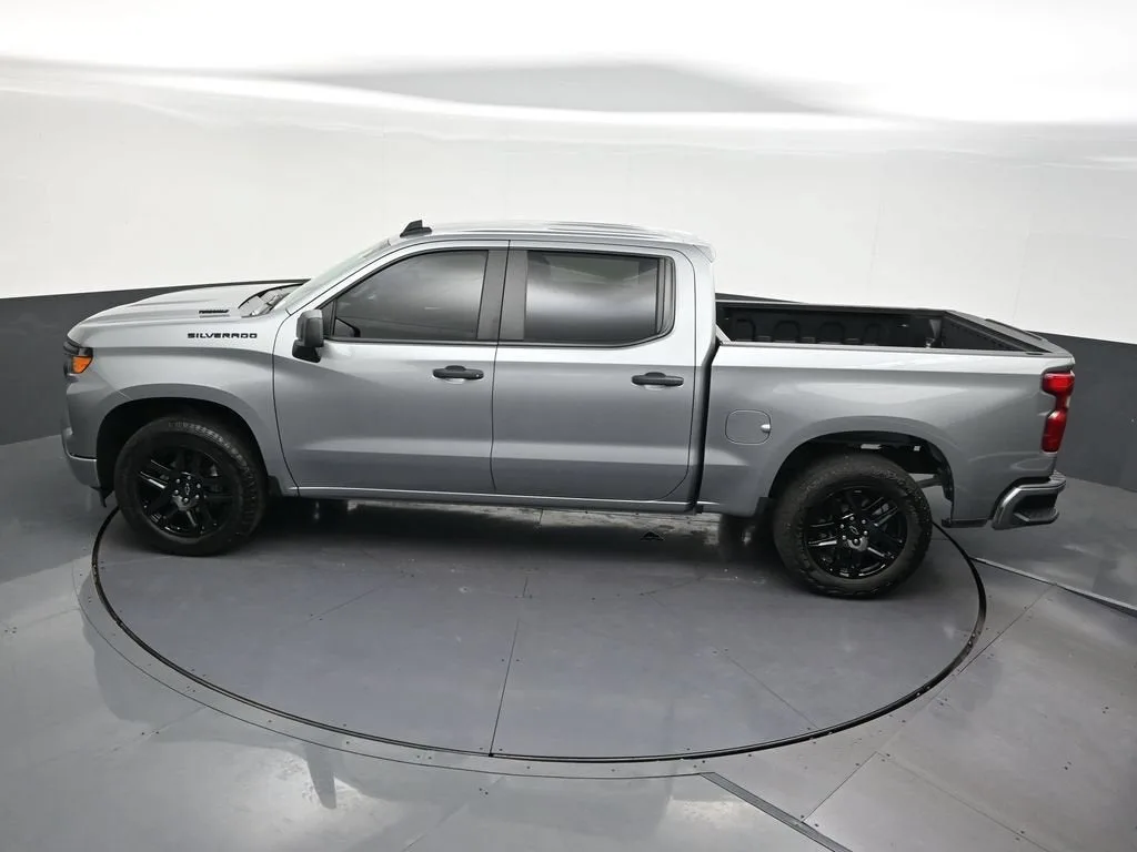 2025 Chevrolet Silverado 1500 Custom photo 11