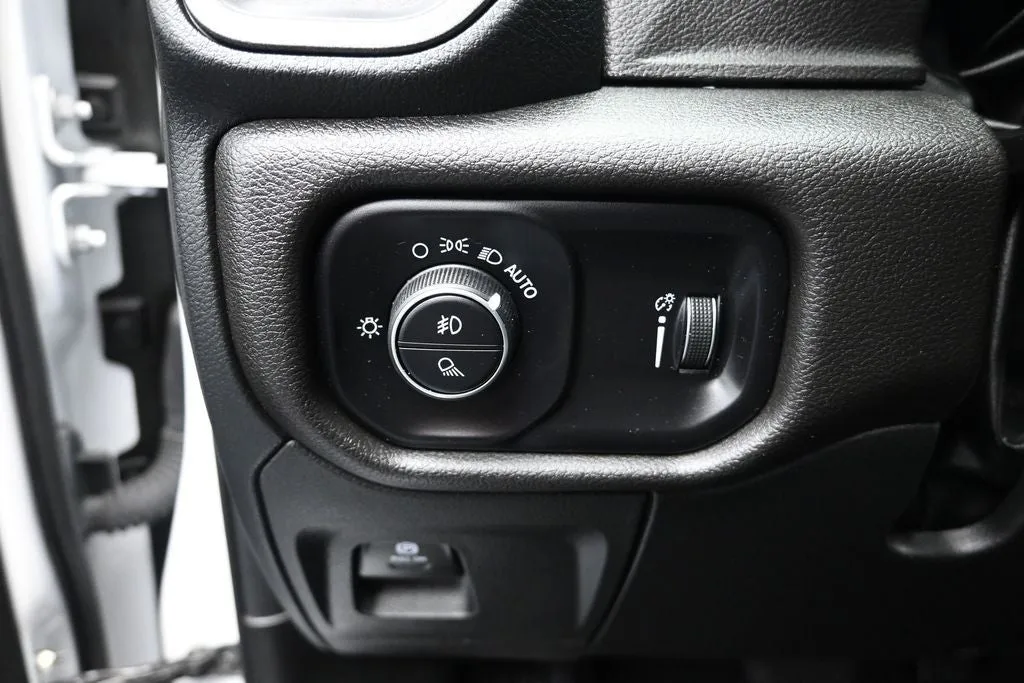 2025 RAM 1500 Tradesman photo 11