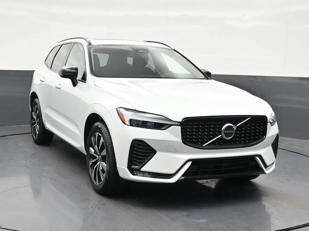 2024 Volvo XC60 B5 Core Dark Theme photo 7