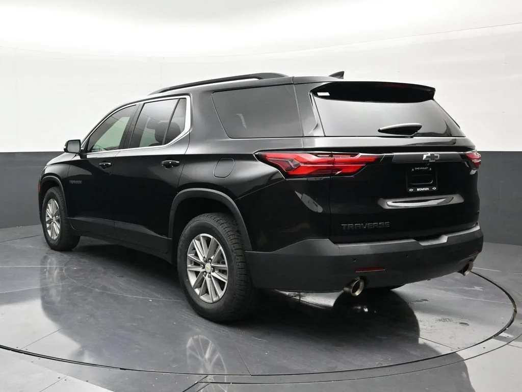 2022 Chevrolet Traverse LT Cloth photo 3