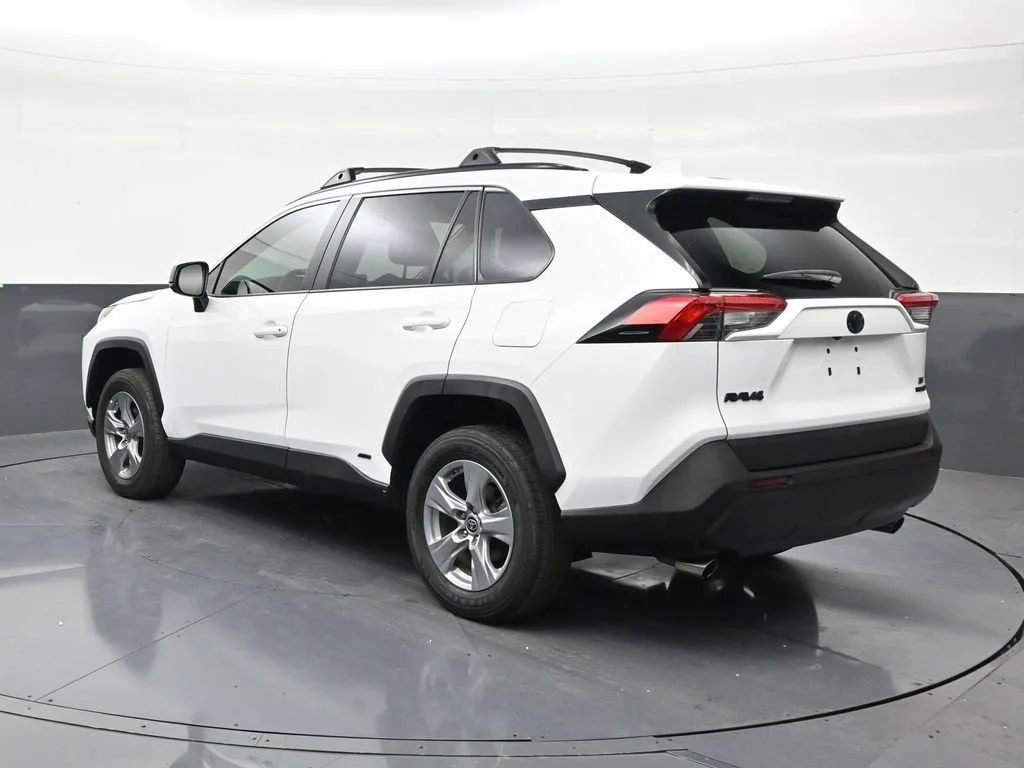 2022 Toyota RAV4 Hybrid LE photo 3