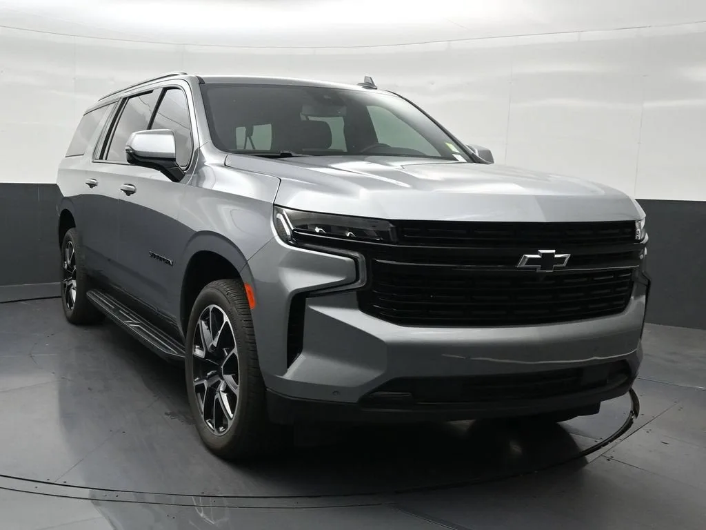 2024 Chevrolet Suburban RST photo 8