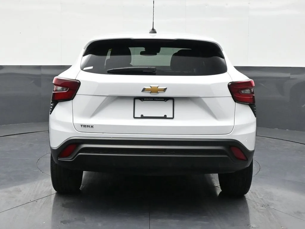 2025 Chevrolet Trax LS photo 4