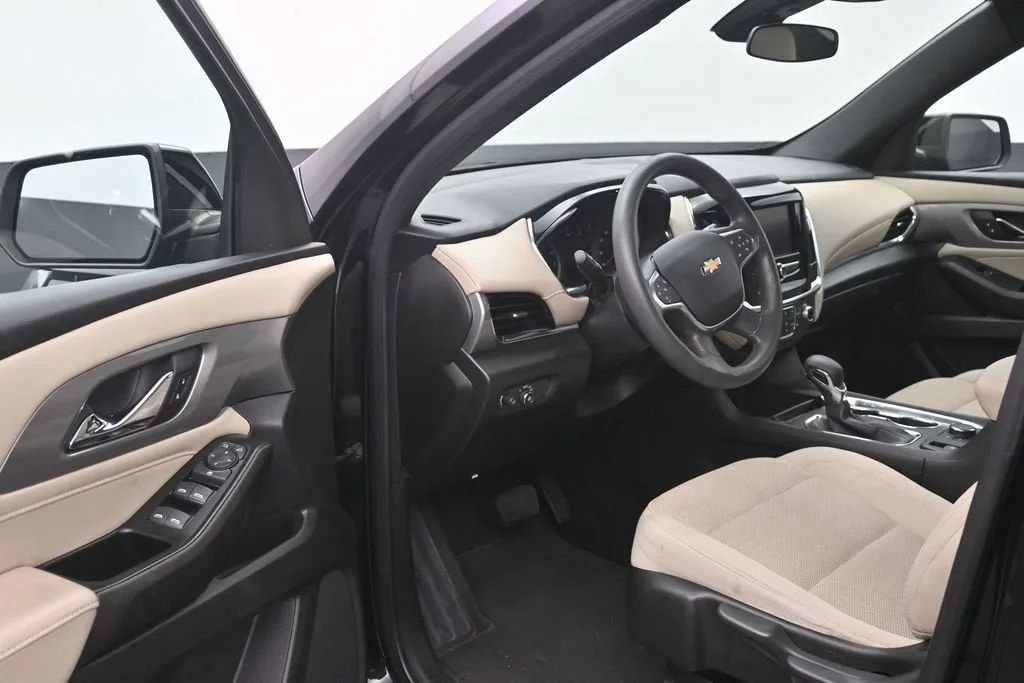 2023 Chevrolet Traverse LS photo 11