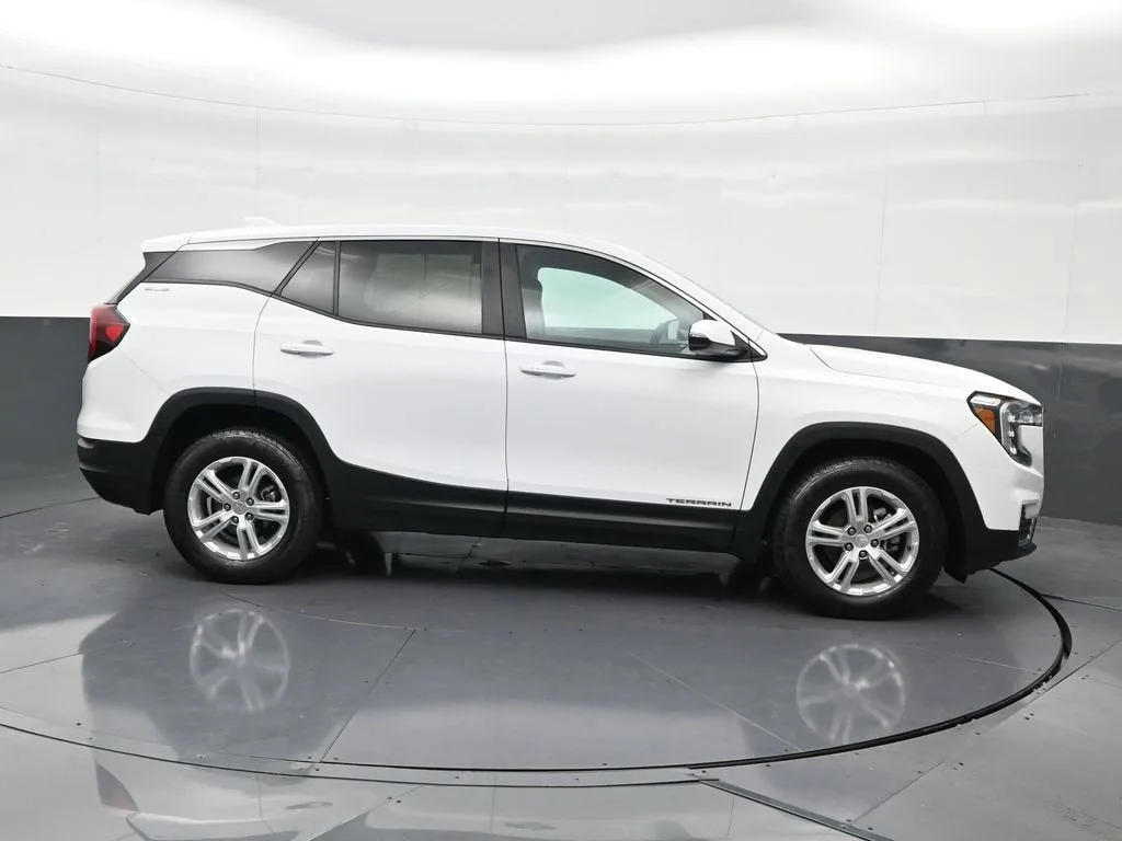 2023 GMC Terrain SLE photo 7