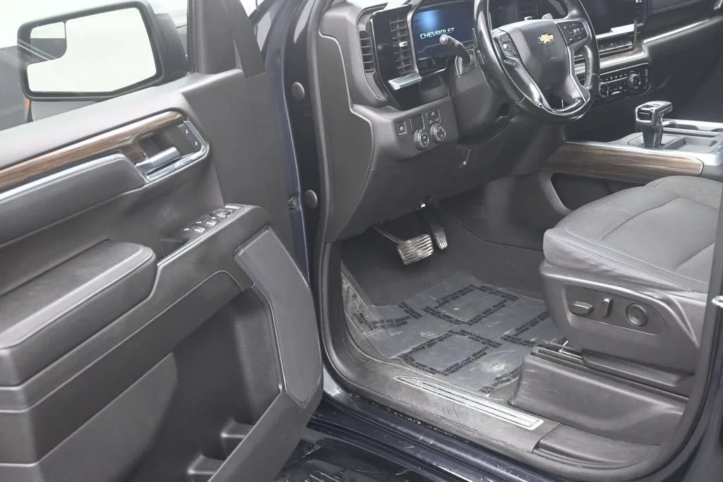 2023 Chevrolet Silverado 1500 LT photo 10