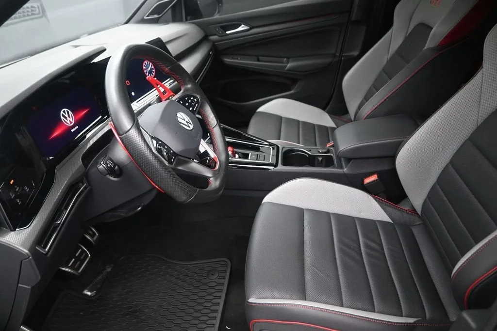 2024 Volkswagen Golf GTI 2.0T SE photo 10