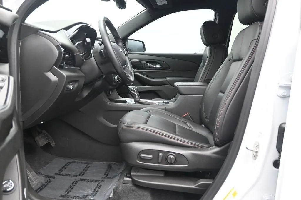 2023 Chevrolet Traverse RS photo 12