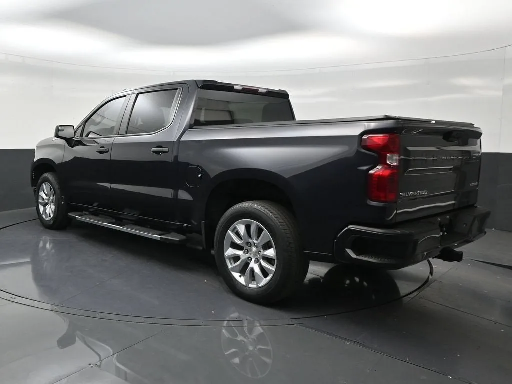 2023 Chevrolet Silverado 1500 Custom photo 3