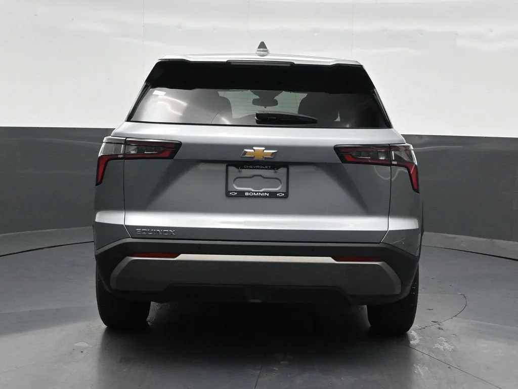 2026 Chevrolet Equinox LT photo 4