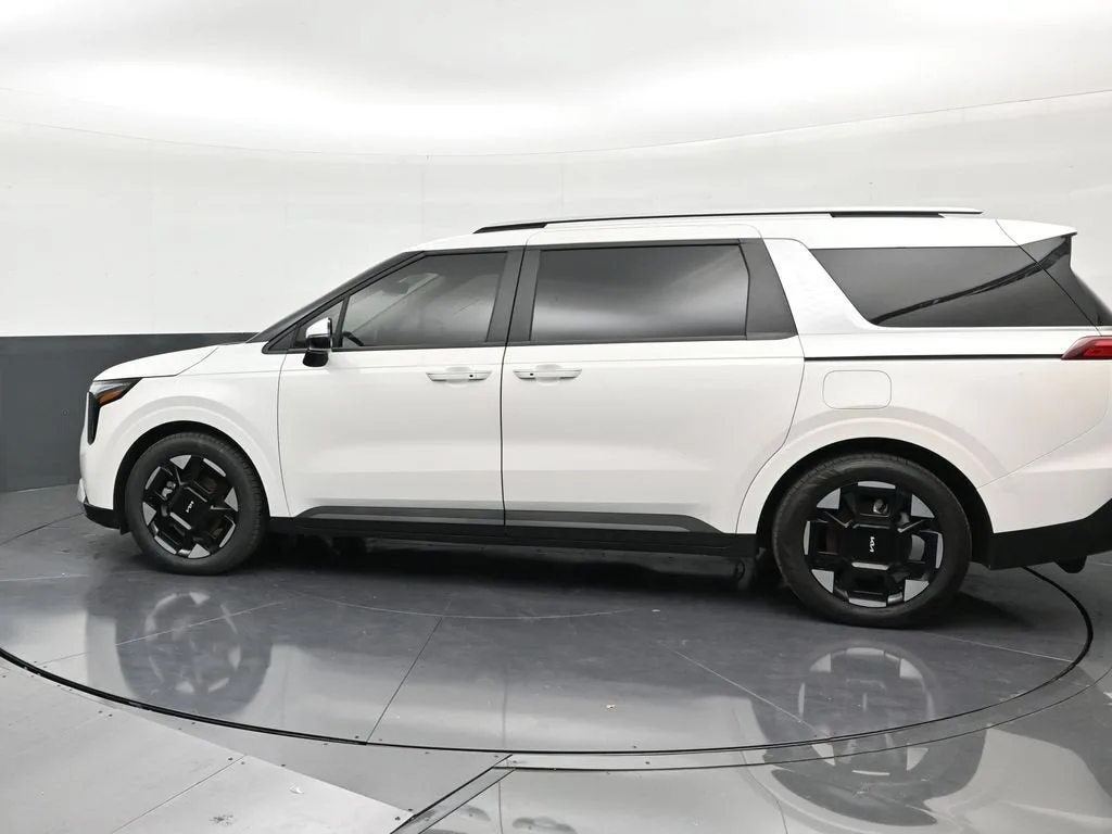 2025 Kia Carnival MPV EX photo 2