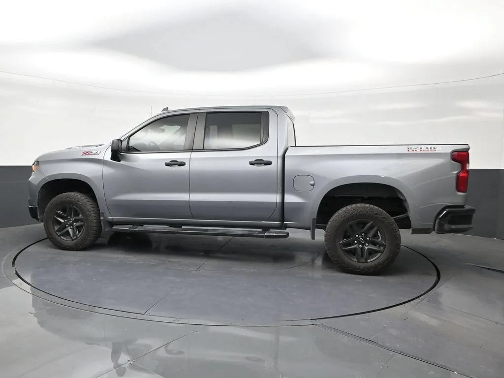 2025 Chevrolet Silverado 1500 Custom Trail Boss photo 2