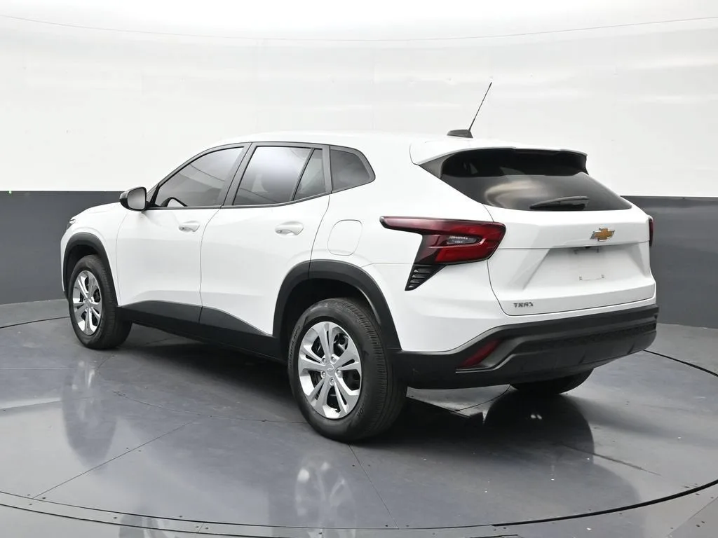 2024 Chevrolet Trax LS photo 3