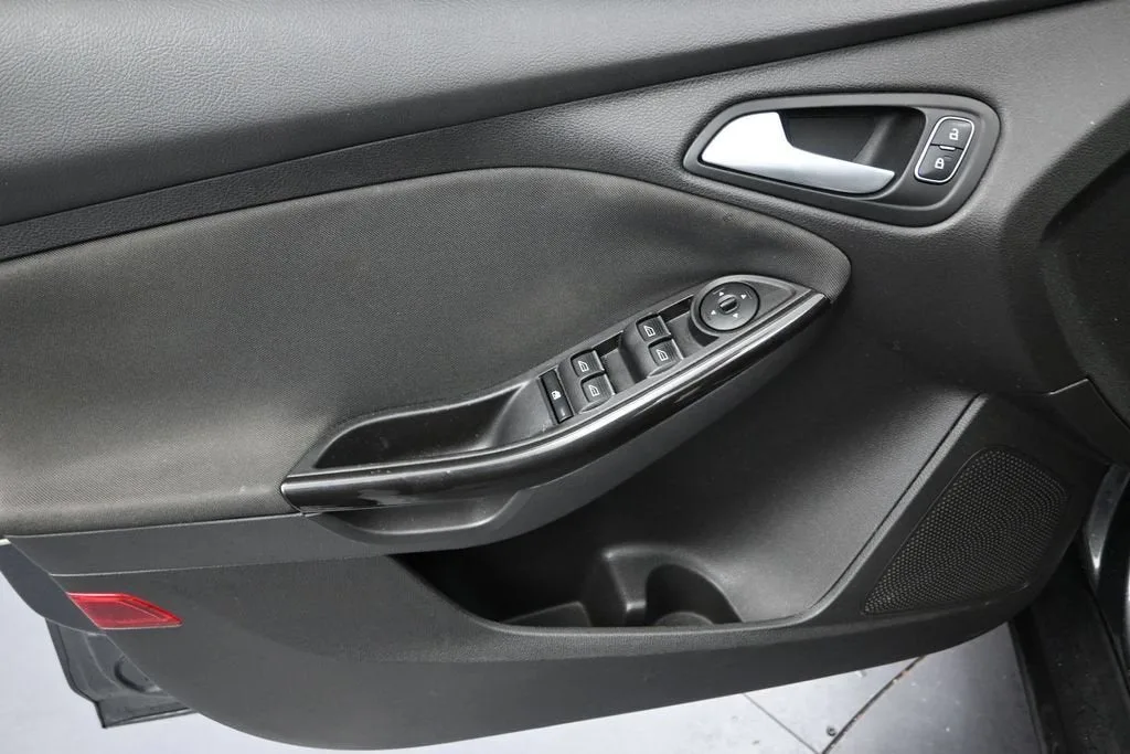 2018 Ford Focus Titanium photo 11