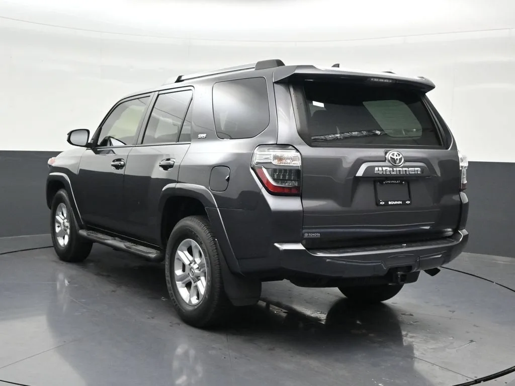 2022 Toyota 4Runner SR5 photo 3