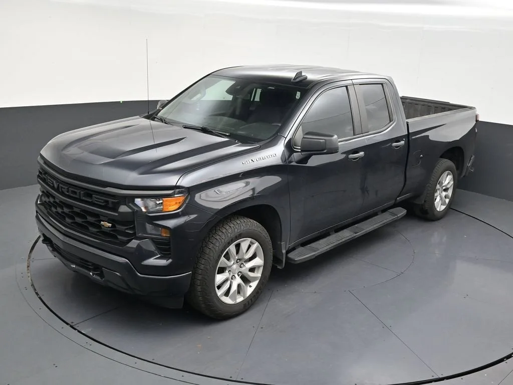 2023 Chevrolet Silverado 1500 Custom photo 12