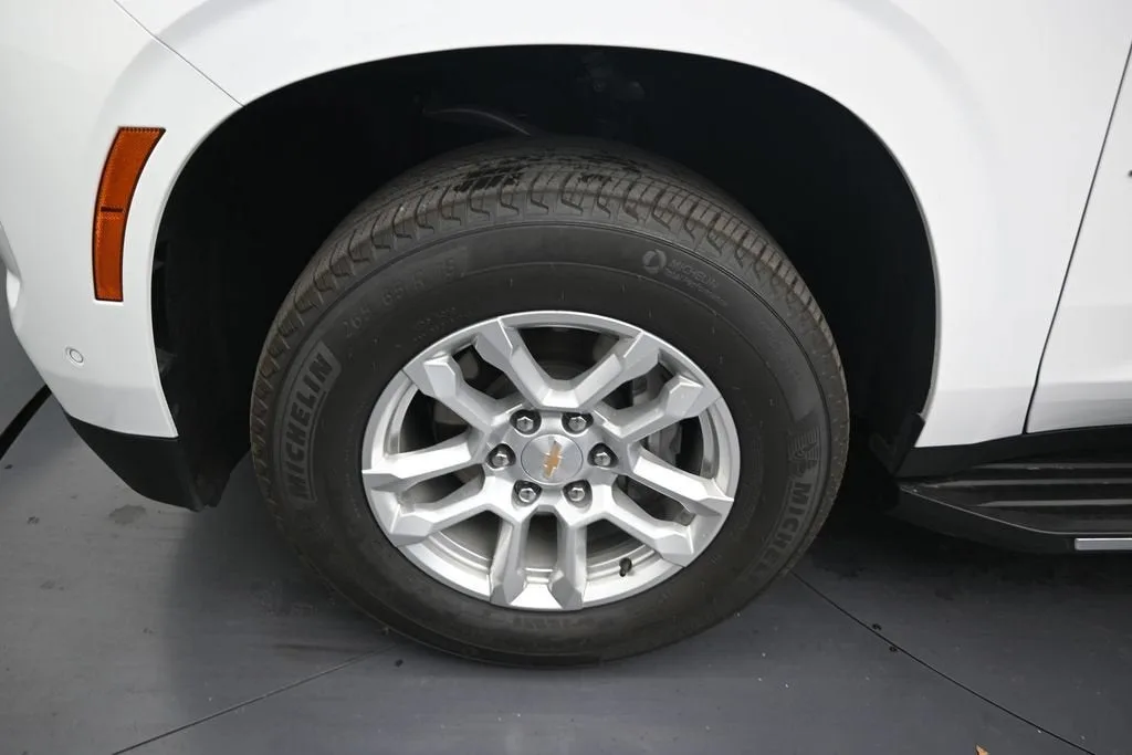 2026 Chevrolet Tahoe LS photo 9