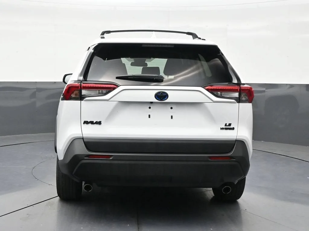 2022 Toyota RAV4 Hybrid LE photo 4