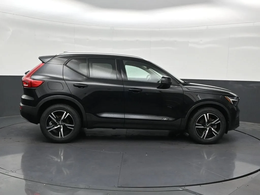 2023 Volvo XC40 B4 Core photo 7