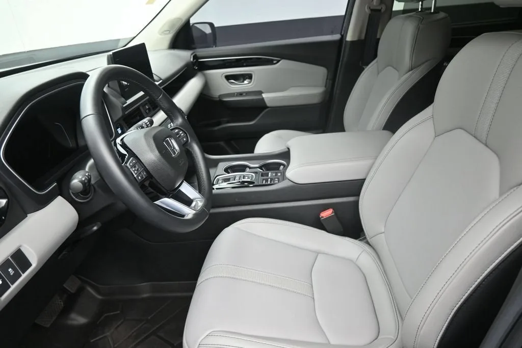 2025 Honda Pilot Touring photo 11