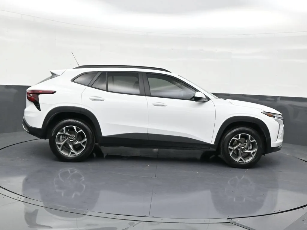 2024 Chevrolet Trax LT photo 6