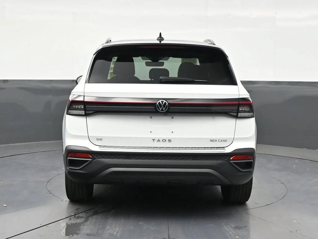 2025 Volkswagen Taos 1.5T SE Black photo 4