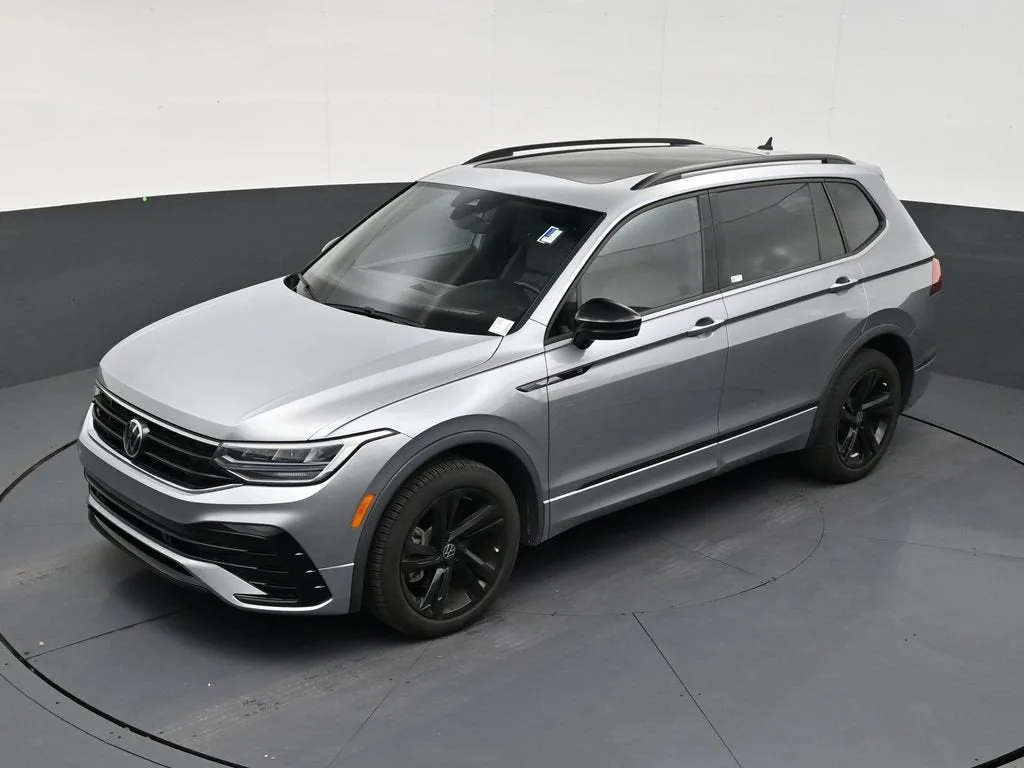 2023 Volkswagen Tiguan 2.0T SE R-Line Black photo 12