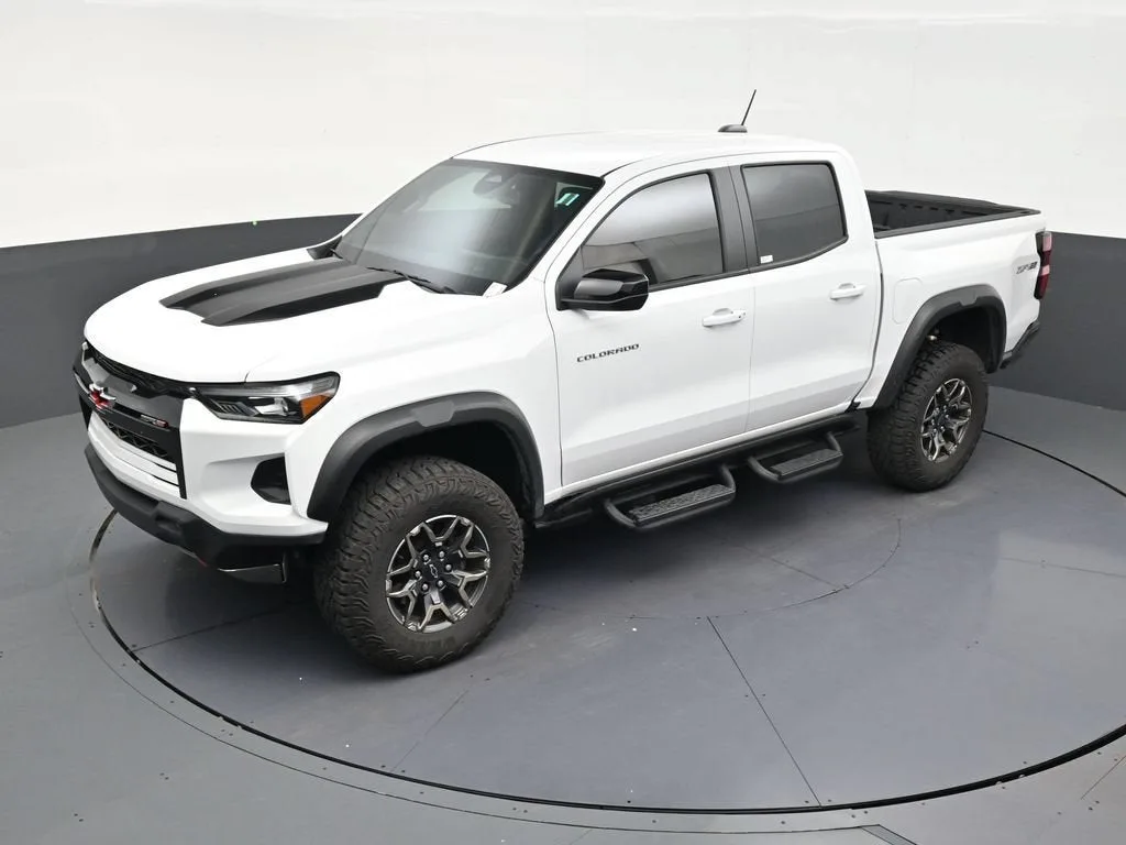 2025 Chevrolet Colorado ZR2 photo 12
