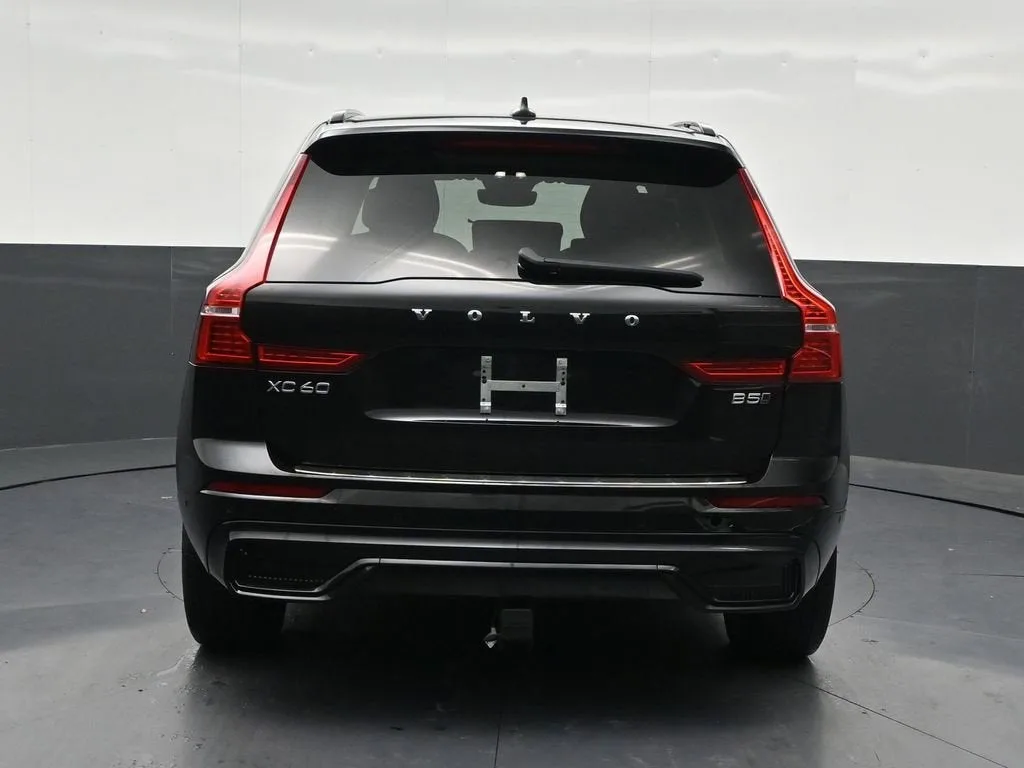 2024 Volvo XC60 B5 Plus Dark Theme photo 5