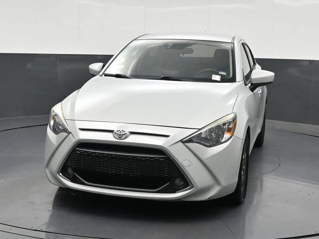 2020 Toyota Yaris LE photo 9