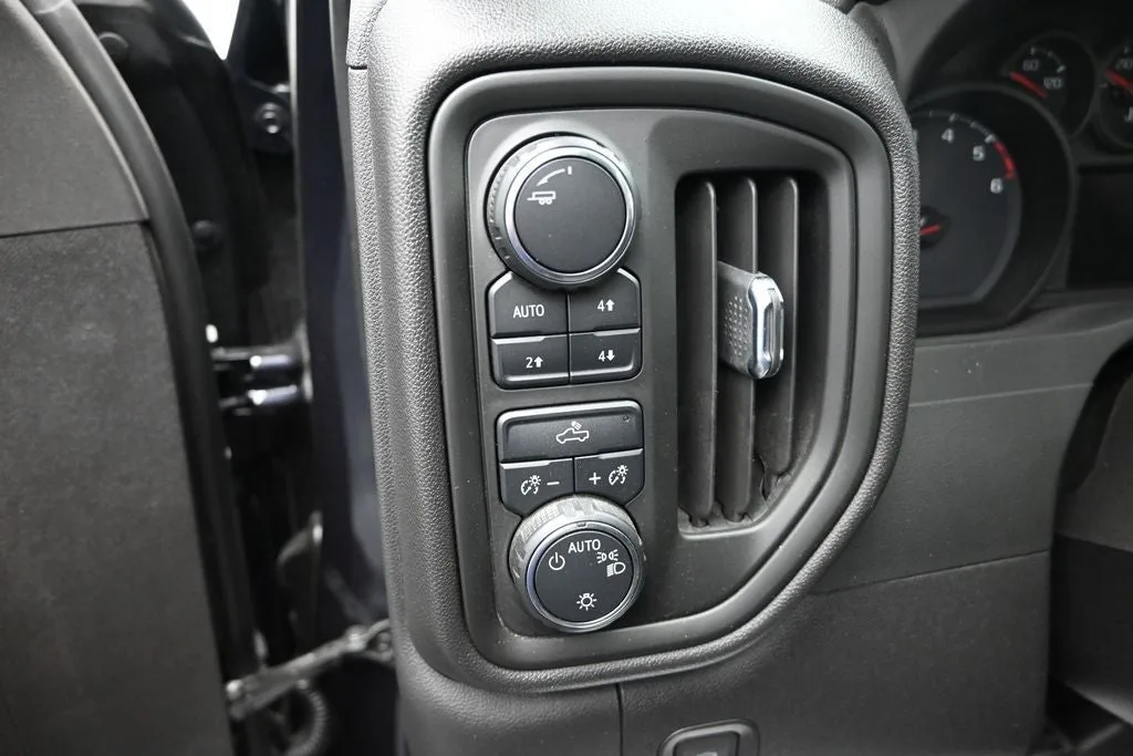 2024 Chevrolet Silverado 1500 Custom Trail Boss photo 12