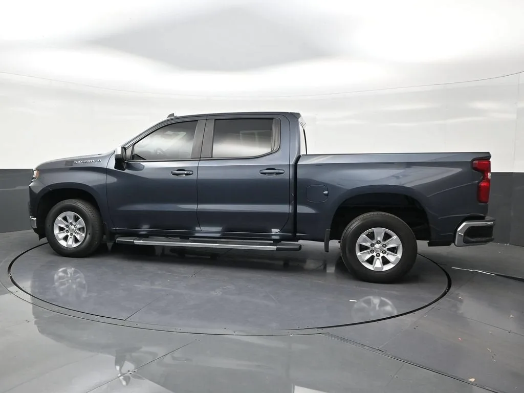 2021 Chevrolet Silverado 1500 LT photo 2