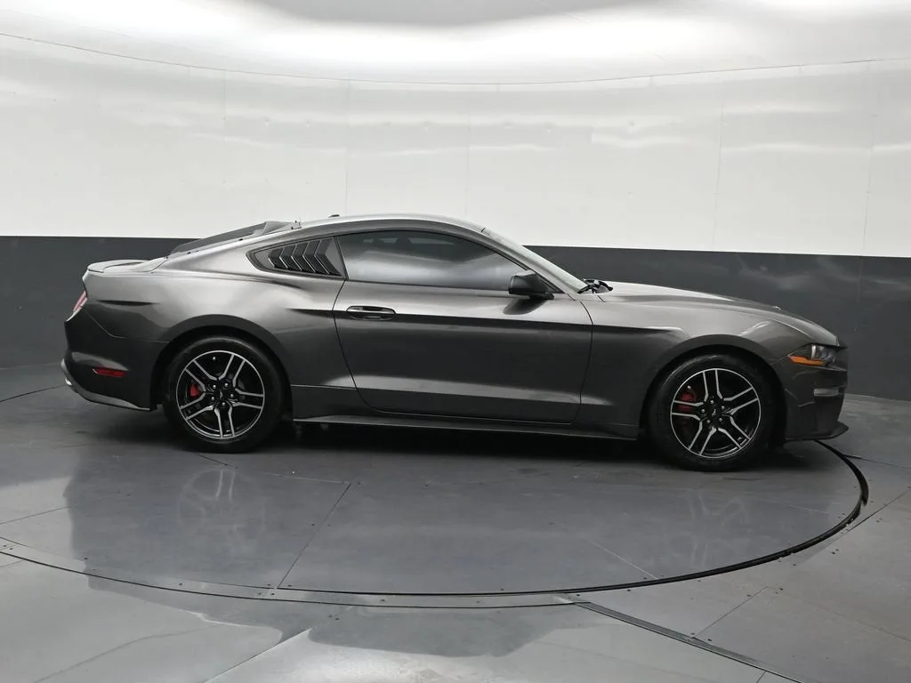 2020 Ford Mustang EcoBoost photo 7